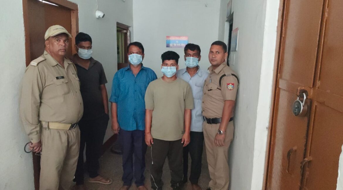 एसएसपी के निर्देश पर कोतवाली हल्द्वानी पुलिस ने वारंटियों पर की दबिश, 4 गिरफ्तार।