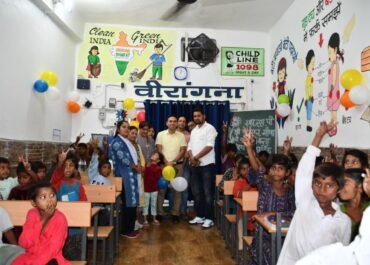 एसएसपी नैनीताल ने वीरांगना संस्था के बच्चों संग मनाई दीपावली, बच्चों को दी मिठाई, शिक्षा की राह पर आगे बढ़ने के लिए किया प्रेरित।