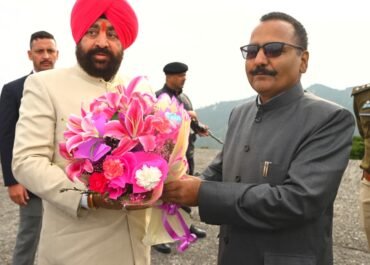 राज्यपाल लेफ्टिनेंट जनरल गुरमीत सिंह दो दिवसीय जनपद भ्रमण पर नैनीताल पहुंचे।