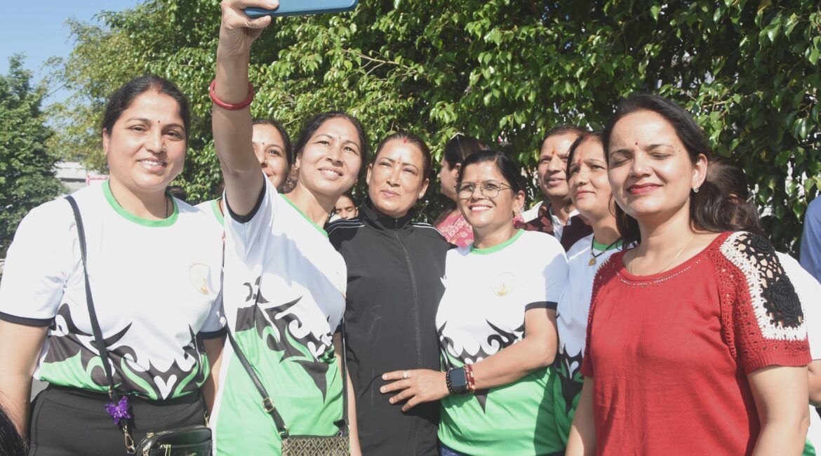 योग वैश्विक मंच पर चमक रहा है: रेखा आर्या ने की चैंपियनशिप की शुरुआत।