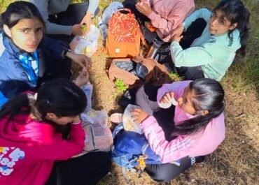 पर्यटन विभाग ने कराया ट्रैकिंग व प्रशिक्षण: युवाओं ने सीखी बर्ड वॉचिंग और फर्स्ट एड की तकनीकें।