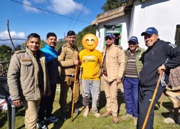 चीना पीक जंगल में खोया बालक सकुशल मिला, नैनीताल पुलिस–SDRF–फायर टीम का संयुक्त रेस्क्यू ऑपरेशन सफल।