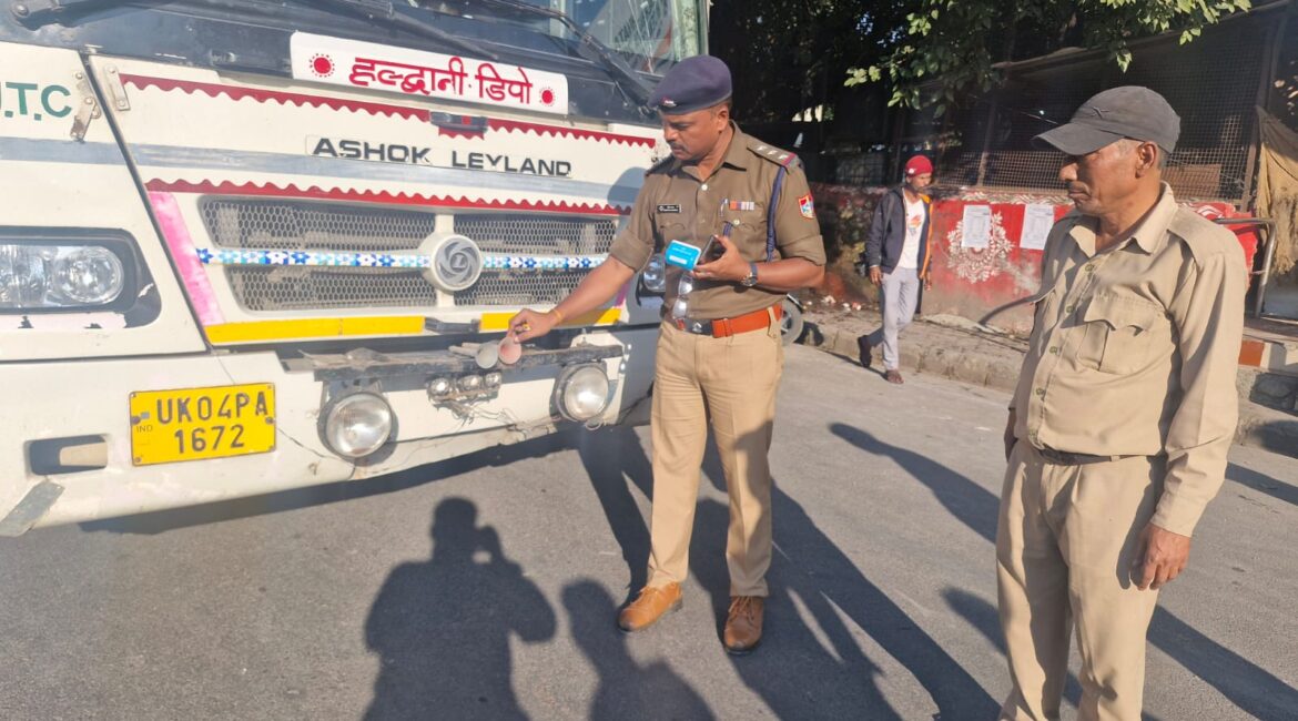 यातायात अनुशासन से समझौता नहीं — SSP डॉ. मंजूनाथ टीसी की चेतावनी के बाद पुलिस का बड़ा एक्शन प्रेसर हॉर्न लगे 47 छोटे-बड़े वाहन चालकों के चालान, Rs. 47,000 वसूला।