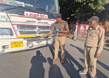 यातायात अनुशासन से समझौता नहीं — SSP डॉ. मंजूनाथ टीसी की चेतावनी के बाद पुलिस का बड़ा एक्शन प्रेसर हॉर्न लगे 47 छोटे-बड़े वाहन चालकों के चालान, Rs. 47,000 वसूला।