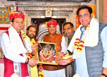 मुख्यमंत्री धामी ने पुष्कर स्थित श्री ब्रह्मा जी मंदिर में की पूजा-अर्चना।