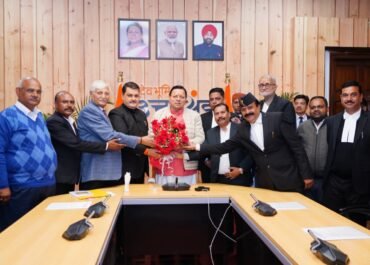 सीएम धामी का आश्वासन—अधिवक्ताओं की समस्याओं के समाधान हेतु समिति गठित, चैंबर निर्माण पर सरकार देगी सहयोग