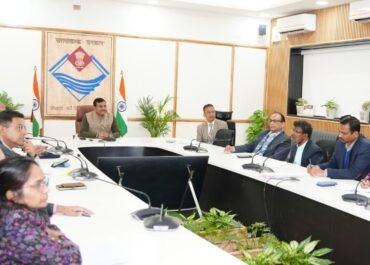 विशेष सहायता योजना की समीक्षा बैठक: मुख्य सचिव ने समयबद्ध रिफॉर्म्स लागू करने के दिए निर्देश