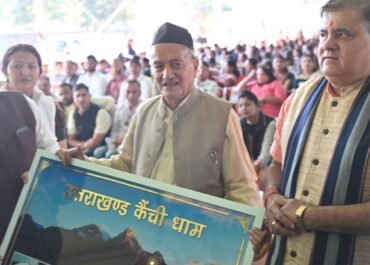 वंदे मातरम के 150 वर्ष पूरे—हल्द्वानी में भगत सिंह कोश्यारी के साथ गूंजा राष्ट्रगीत।