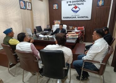 नगरपालिका की अवैध पार्किंग व प्रवेश शुल्क वसूली पर बवाल।