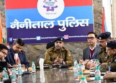 *तेज तर्रार एसएसपी मंजूनाथ टीसी के नेतृत्व में नैनीताल पुलिस पूरी तरह मुस्तैद*  *निर्णय से पूर्व जिला प्रशासन–पुलिस की संयुक्त कार्रवाई—सघन चेकिंग, सत्यापन अभियान, फोर्स व उपकरण तैयार, RPF की तैनाती और सोशल मीडिया पर कड़ी निगरानी*