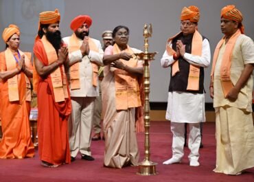 पतंजलि विश्वविद्यालय में राष्ट्रपति मुर्मु बोलीं— शिक्षा का अर्थ केवल ज्ञान नहीं, जीवन-मूल्य भी।
