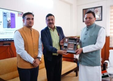 मुख्यमंत्री पुष्कर सिंह धामी को सौंपा गया सम्मान — राज्य को पाँच प्रमुख सुधार श्रेणियों में मिली सर्वोच्च उपलब्धि।