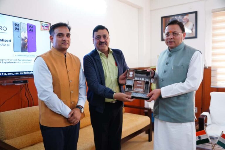 मुख्यमंत्री पुष्कर सिंह धामी को सौंपा गया सम्मान — राज्य को पाँच प्रमुख सुधार श्रेणियों में मिली सर्वोच्च उपलब्धि।