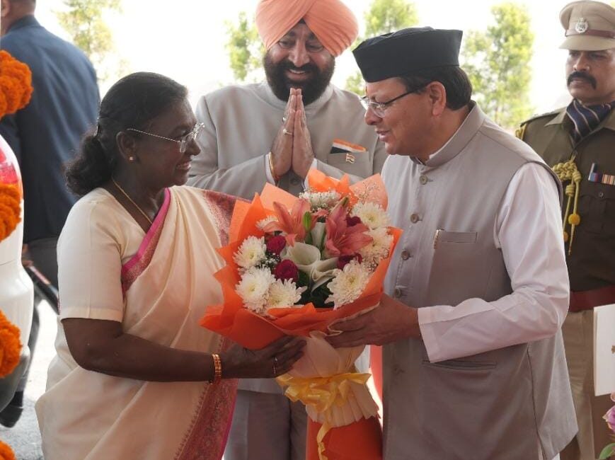 विधानसभा पहुंचीं महामहिम राष्ट्रपति, राज्यपाल और मुख्यमंत्री ने किया अभिनंदन।