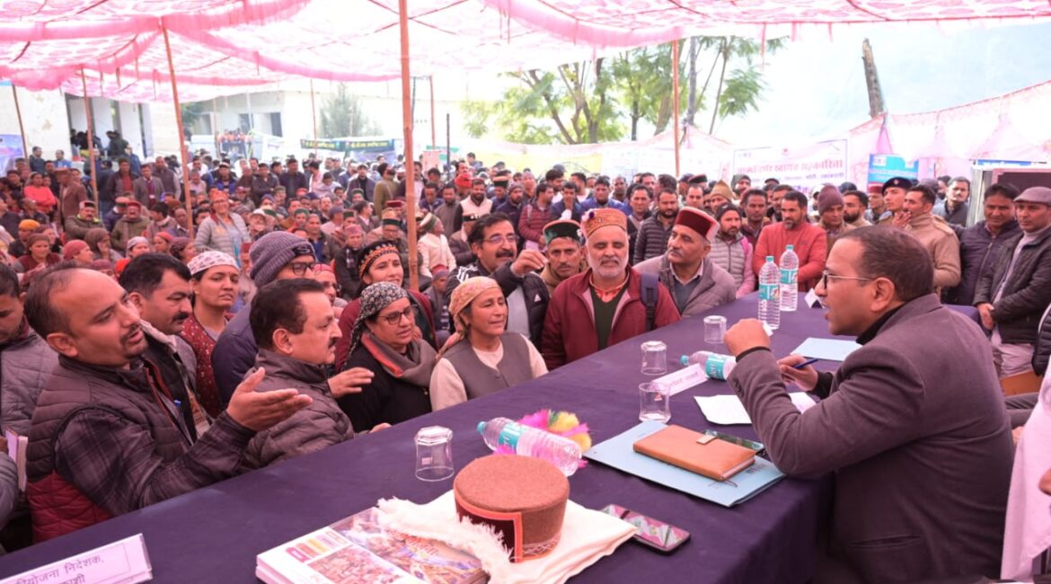 धामी सरकार का जनसंवाद मॉडल, हजारों शिकायतों का त्वरित निस्तारण।