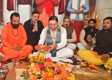दक्षेश्वर महादेव के दर पर सीएम धामी, प्रदेश की खुशहाली और कुंभ की सफलता की प्रार्थना।