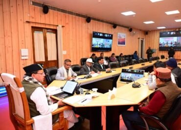 जन-जन की सरकार, जन-जन के द्वार” अभियान की तैयारियों पर सीएम धामी की अहम समीक्षा।
