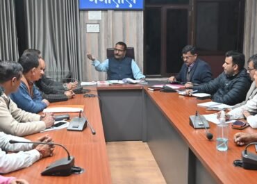जिला प्रशासन एसआईआर की तैयारियों में जुटा, राजनीतिक दलों के प्रतिनिधियों के साथ डीएम ने की बैठक।