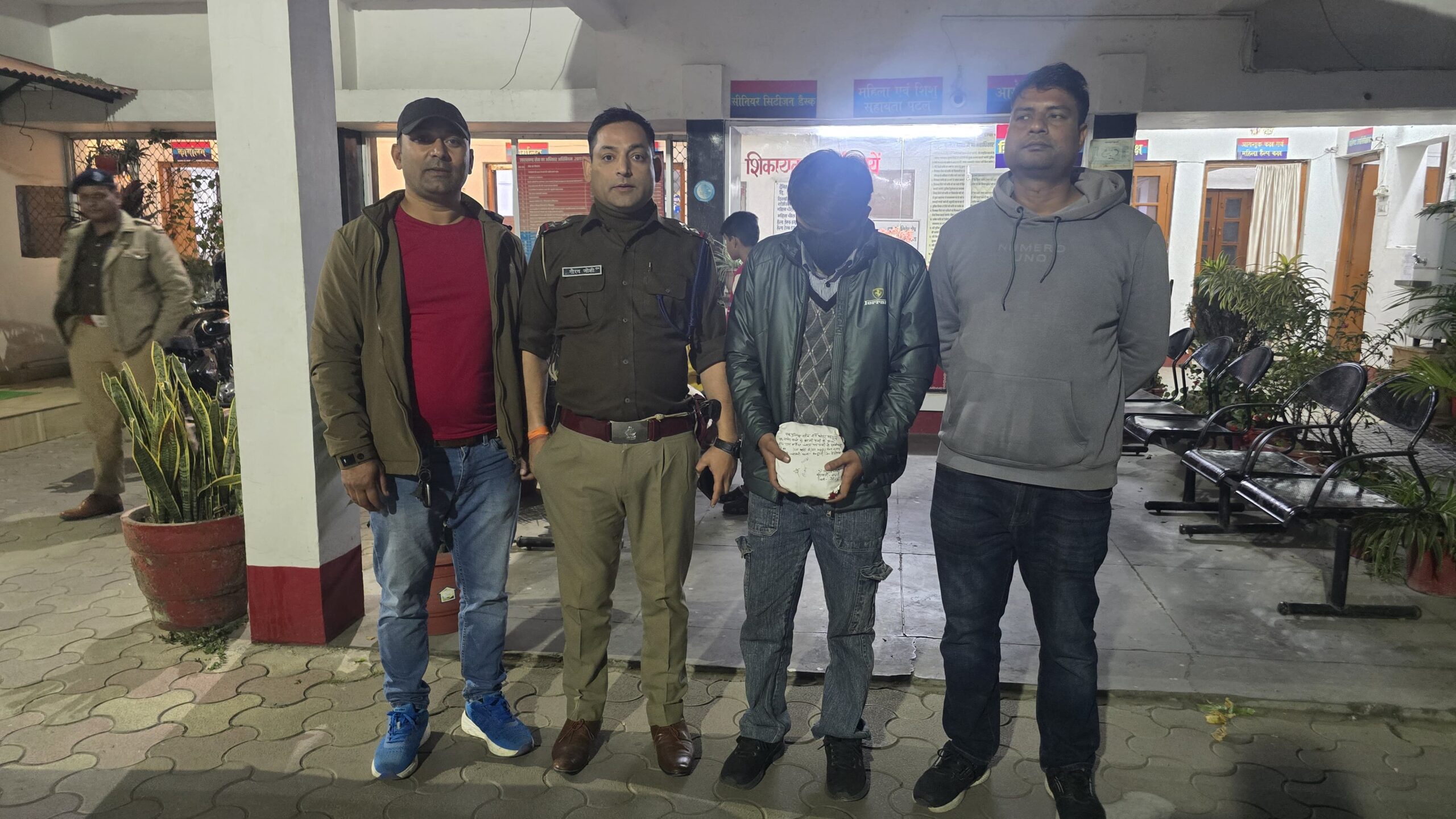 नशा मुक्ति अभियान में नैनीताल पुलिस की बड़ी सफलता, 896 ग्राम चरस के साथ एक आरोपी गिरफ्तार।