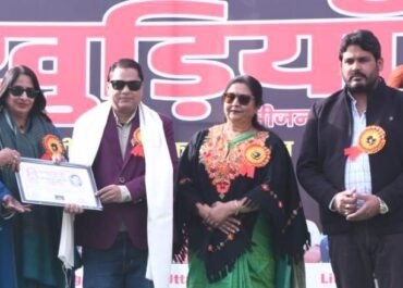 समाजसेवा की मिसाल बने डॉ. जफर सैफी, पंखुड़ियां महोत्सव में सम्मानित।