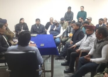 क्रिसमस व नववर्ष को लेकर जिम कॉर्बेट में तैयारियों पर मंथन, एसडीएम कार्यालय में जीएम एसोसिएशन–प्रशासन की बैठक।
