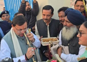 गन्ना समर्थन मूल्य बढ़ाने पर किसानों ने मुख्यमंत्री पुष्कर सिंह धामी का किया आभार।