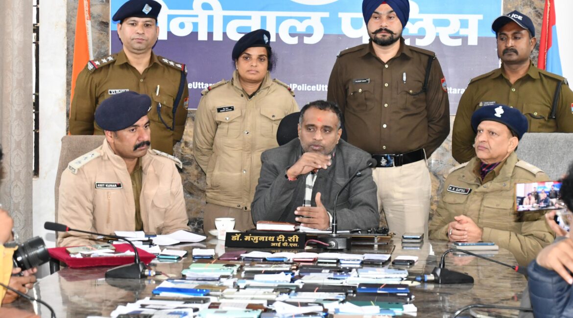 पुलिस कप्तान डॉ0 मंजुनाथ टी0सी0 की बड़ी पहल, 206 खोए मोबाइल लौटाकर नव वर्ष की दी खुशियों भरी सौगात।