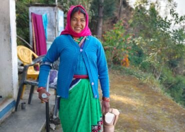 **जिलाधिकारी मनीष कुमार की संवेदनशील पहल से 50 वर्षीय महिला को मिला कृत्रिम पैर।