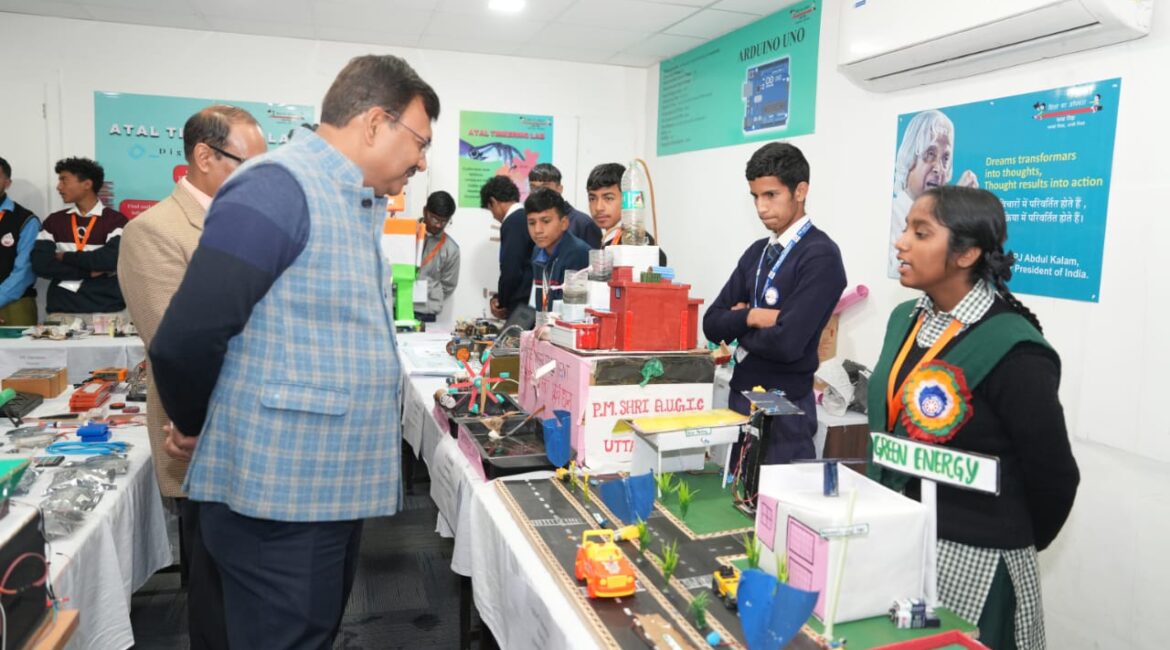 शिक्षा की बात’ कार्यक्रम में मुख्य सचिव ने किया छात्रों से संवाद, प्रतिभा पहचानने पर दिया जोर।