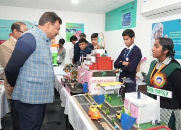 शिक्षा की बात’ कार्यक्रम में मुख्य सचिव ने किया छात्रों से संवाद, प्रतिभा पहचानने पर दिया जोर।