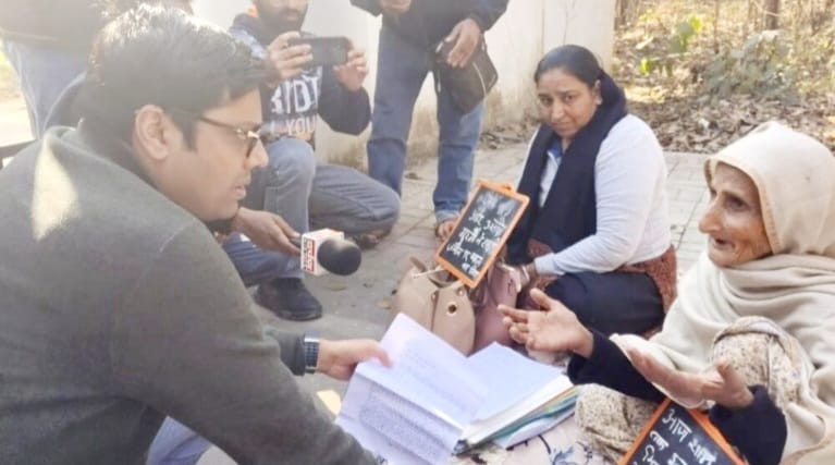 किसान की मौत के बाद जागा प्रशासन, रुद्रपुर डीएम कार्यालय में धरना, भूमि विवाद में जांच के आदेश।