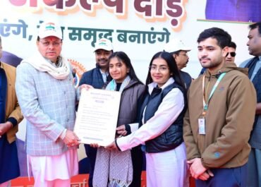 मुख्यमंत्री धामी ने स्वदेशी संकल्प दौड़ का किया शुभारंभ।