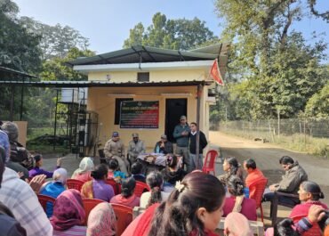 मानव–वन्यजीव संघर्ष को कम करने हेतु कॉर्बेट प्रशासन व ग्रामीणों के साथ जागरूकता बैठक आयोजित।