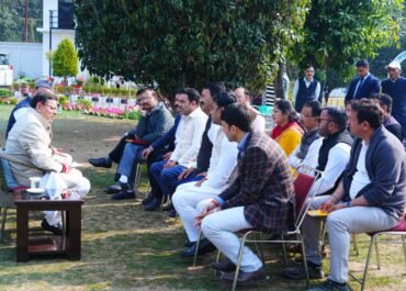 सरकारी कर्मचारियों की सुरक्षा पर सख्त धामी, एसओपी बनाने के निर्देश।
