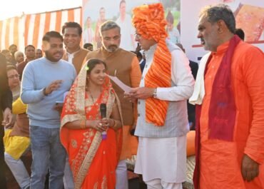 सीएम धामी हरिद्वार में एक्शन मोड में – चौपाल में सुनी समस्याएं, मौके पर दिए समाधान के आदेश