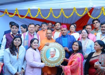 भारत माता मंदिर परिसर में गुरुदेव स्वामी सत्यमित्रानंद गिरि जी महाराज की समाधि मंदिर का विधिवत अनावरण।