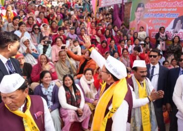 लोहाघाट में गूंजी पारंपरिक होली, मुख्यमंत्री धामी ने बढ़ाया उत्साह