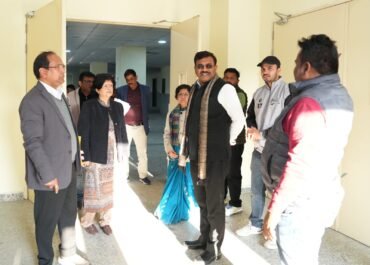 मुख्य सचिव आनंद बर्द्धन ने नवनिर्मित मैटरनिटी एवं कैंसर चिकित्सालय का किया निरीक्षण