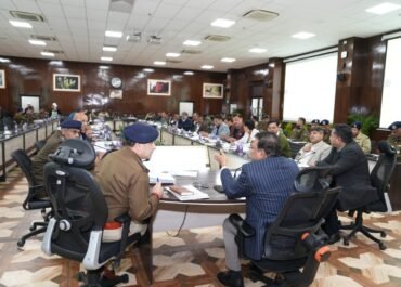 कानून व्यवस्था बिगाड़ने वालों पर हो कठोर कार्रवाई: मुख्य सचिव आनंद बर्द्धन