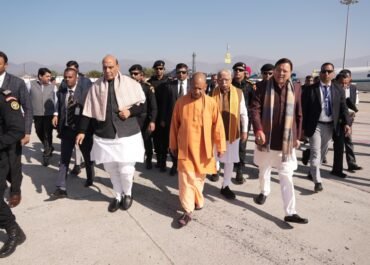 मुख्यमंत्री धामी ने जौलीग्रांट एयरपोर्ट पर केंद्रीय नेताओं का किया स्वागत।