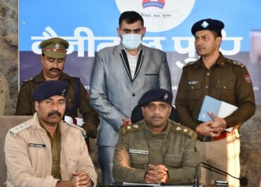गौलापार अंतरराष्ट्रीय स्टेडियम में ईवीसीएल क्रिकेट लीग के नाम पर 32 लाख की ठगी का खुलासा SSP नैनीताल के निर्देश पर काठगोदाम पुलिस ने आरोपी लीग मालिक को किया गिरफ्तार, बैंक खाते फ्रीज।