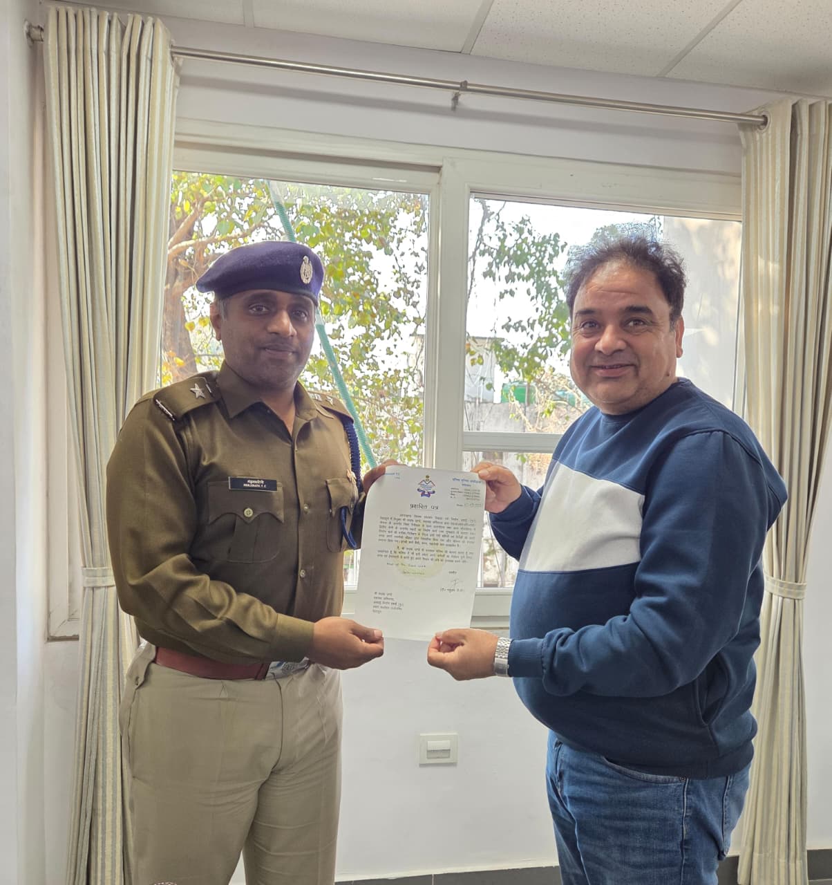 काठगोदाम व चोरगलिया थानों के भवन निर्माण में उत्कृष्ट कार्य पर सहायक अभियंता सम्मानित।