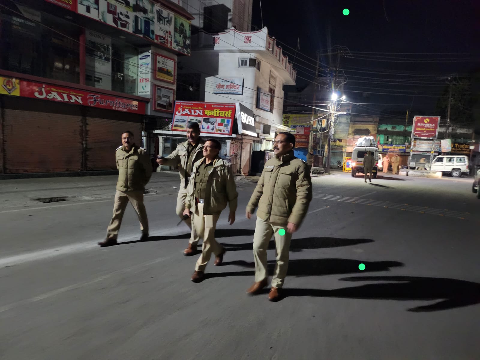 मुख्यमंत्री के निर्देश पर अलर्ट मोड में उत्तराखण्ड पुलिस, सड़कों पर उतरे अधिकारी।