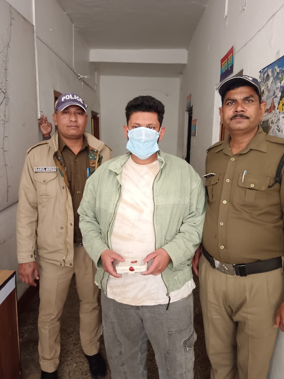 डॉ. मंजुनाथ टीसी के निर्देश पर बड़ी कार्रवाई, चेकिंग के दौरान युवक दबोचा, 12 बोर के कारतूस के साथ गिरफ्तार।