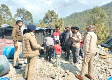 ऑपरेशन क्रैकडाउन में नैनीताल पुलिस का सघन अभियान, 335 सत्यापन, 53 पर कार्रवाई, हजारों का जुर्माना वसूला।
