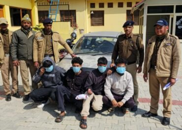 नशे की खेप लेकर घूम रहे थे तस्कर, चेकिंग में खुला राज, अल्टो कार से चरस के साथ चार युवक गिरफ्तार।