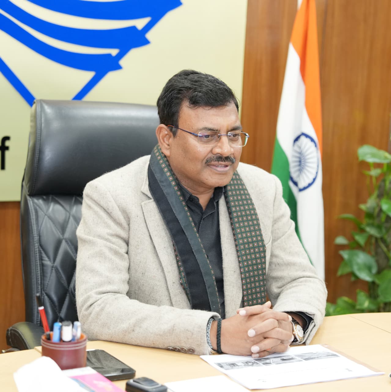 आनंद बर्धन की अध्यक्षता में सॉलिड वेस्ट मैनेजमेंट की समीक्षा, जवाबदेही और GPS मॉनिटरिंग पर जोर।