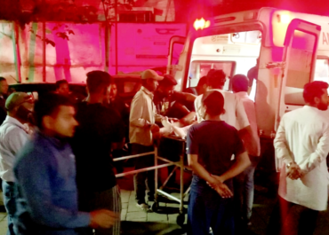रामनगर में मौत का चौराहा बना कानिया—भीषण टक्कर में युवक की जान, तीन जिंदगी से जूझ रहे 🚨
