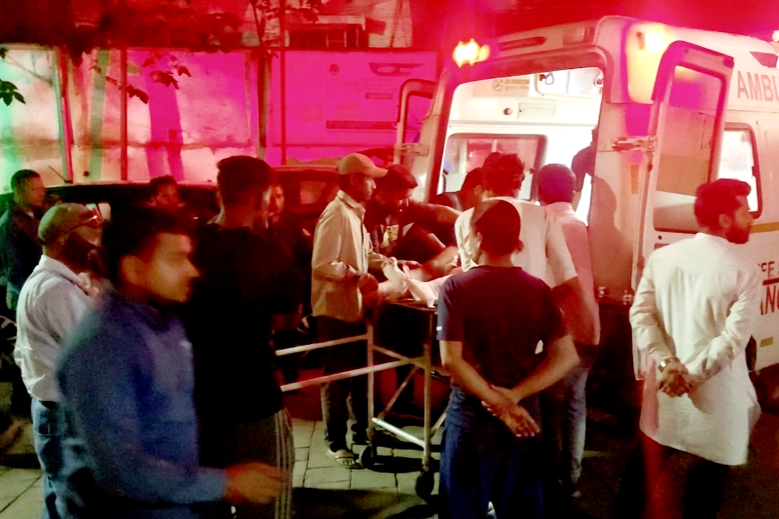 रामनगर में मौत का चौराहा बना कानिया—भीषण टक्कर में युवक की जान, तीन जिंदगी से जूझ रहे 🚨