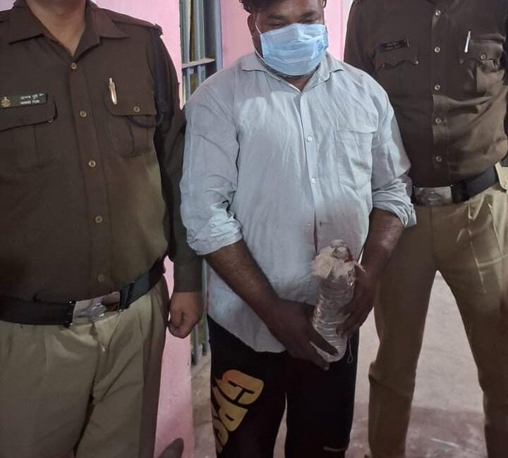 नशे के खिलाफ पुलिस का एक्शन, 125 पाउच अवैध शराब के साथ युवक गिरफ्तार।